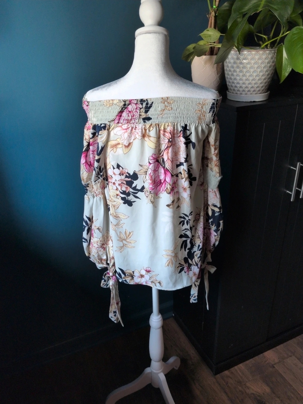 Off-Shoulder Floral Peasant Top in Cream and Pink